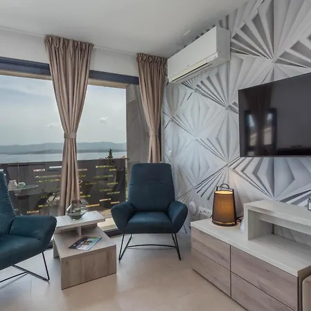 Grey House Apartment *