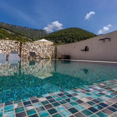 Grey House Apartment Bol